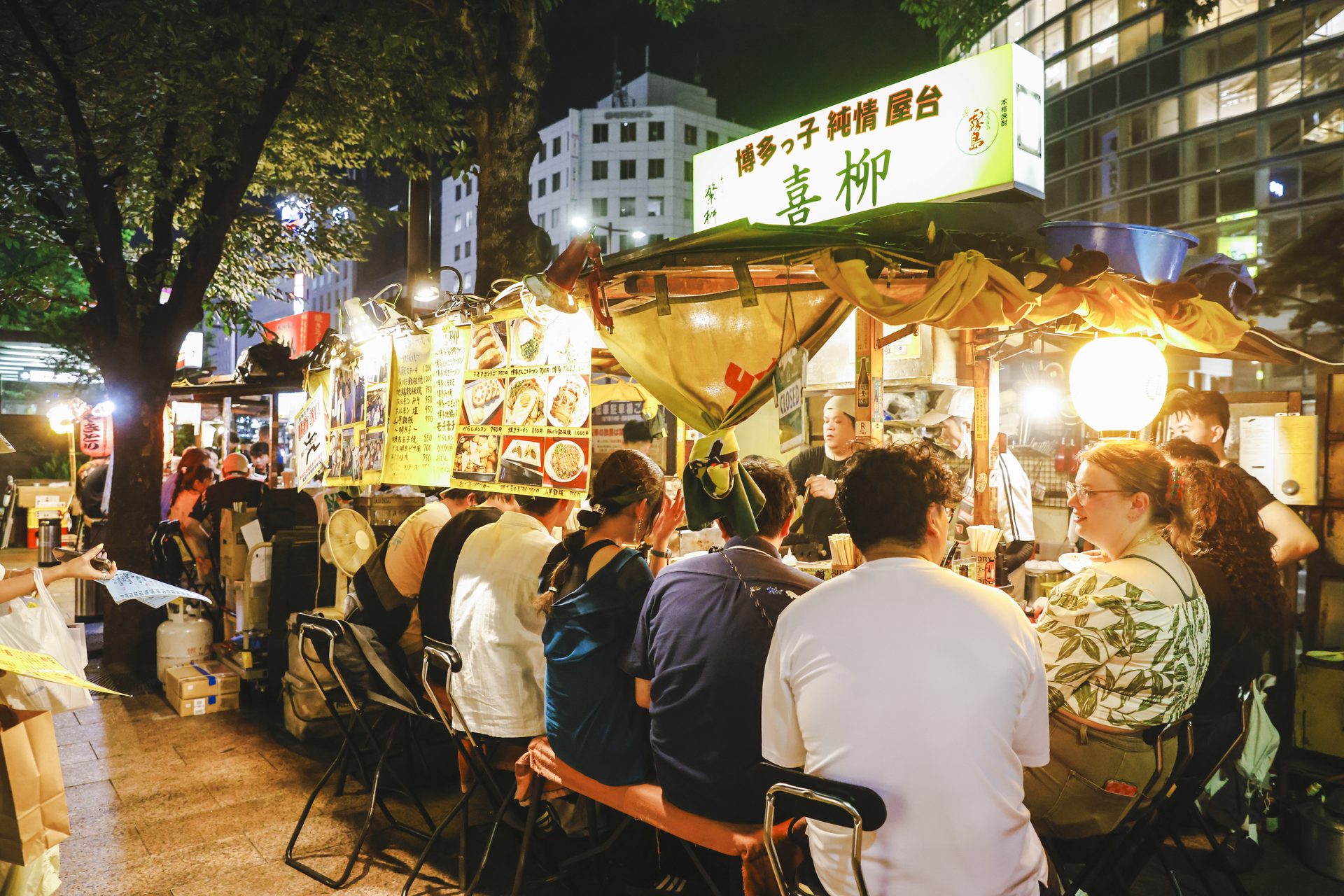 A lively Fukuoka yatai at night